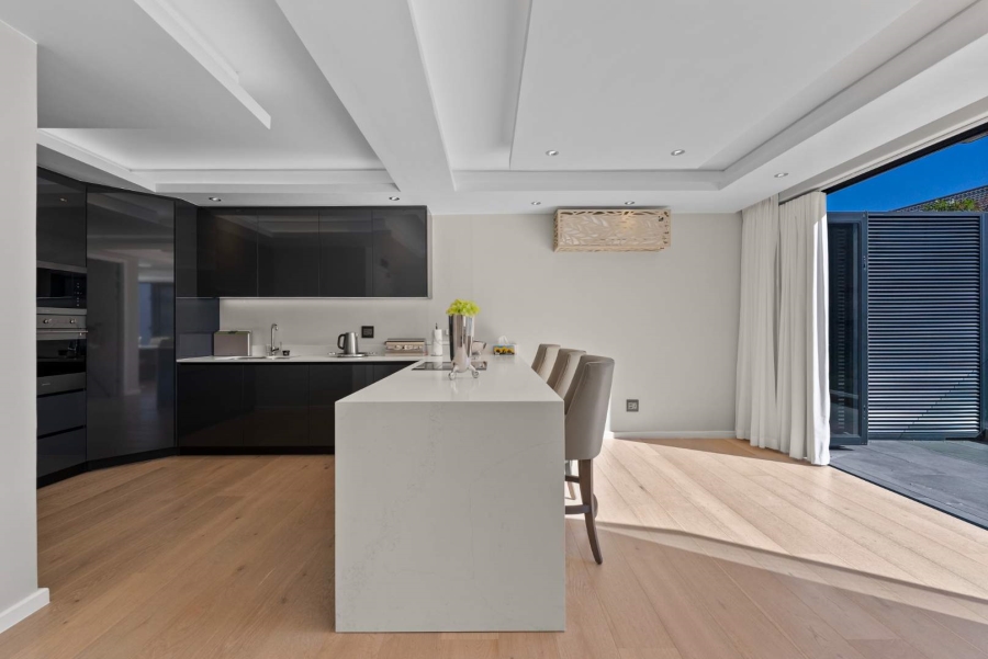4 Bedroom Property for Sale in Bantry Bay Western Cape